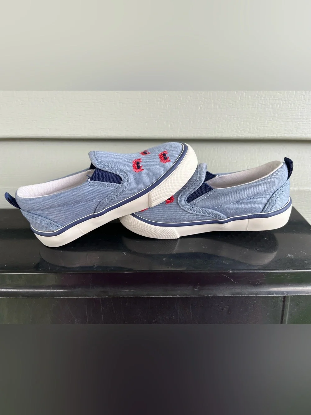 GAP Kids Light Blue Slip-On Sneakers with Red Crabs Toddler 18-24 mos/Size 5